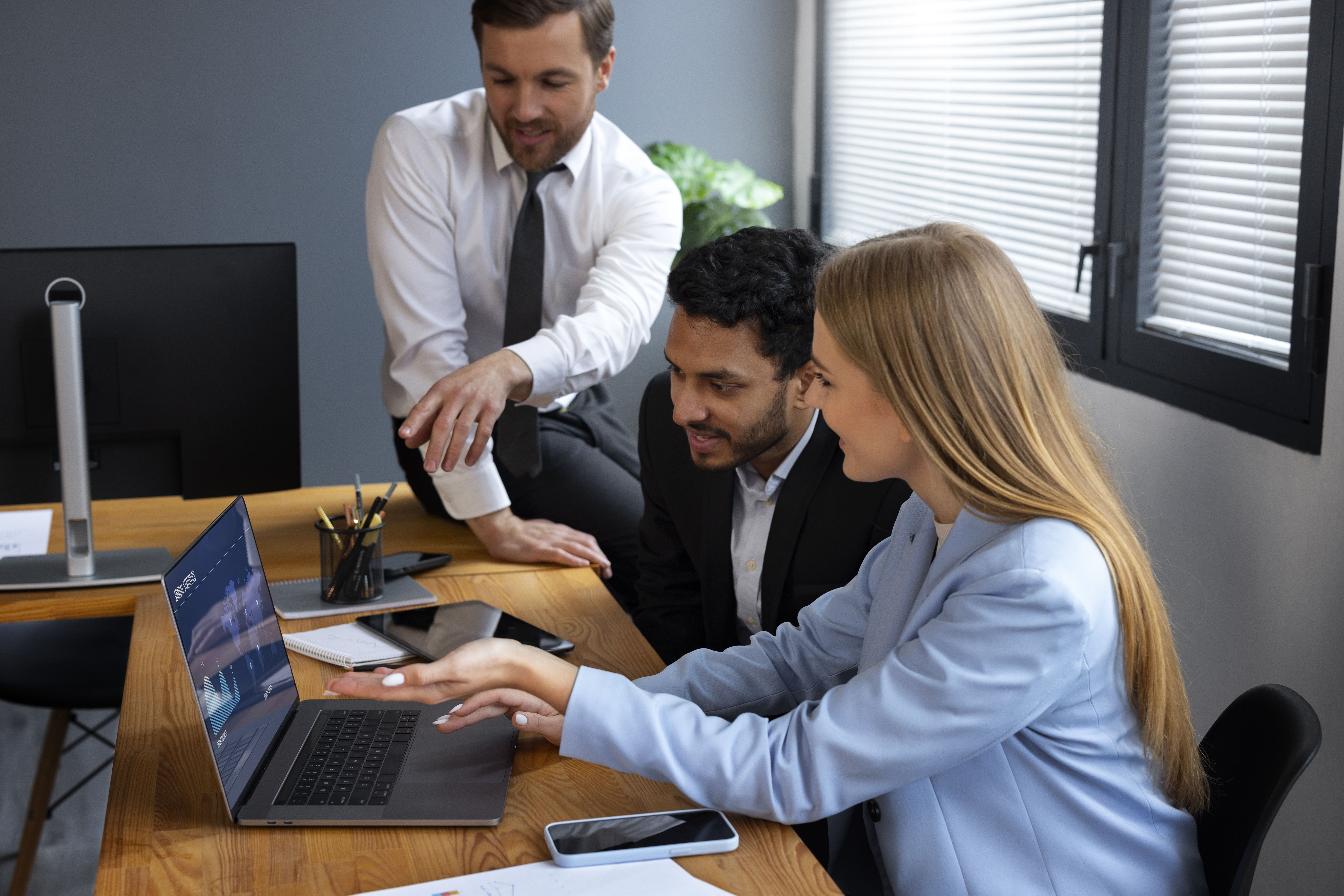 Professional IT consultant providing expert support and strategy advice.